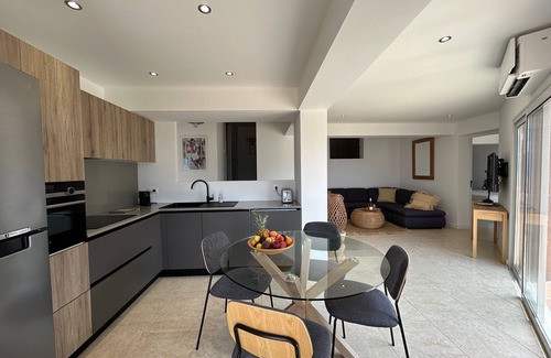 Propriano Apartment | Sea view apartment in a villa 5 minutes from the beach