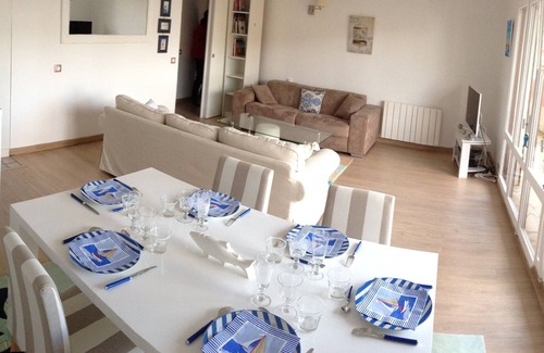 Cabourg Apartment | SEA VIEW, bright, 57m2, WIFI, near CABOURG town center, beach 50m away, parking