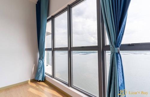 Central District Apartment | Sea View Country Garden Danga Bay by Lions Bay