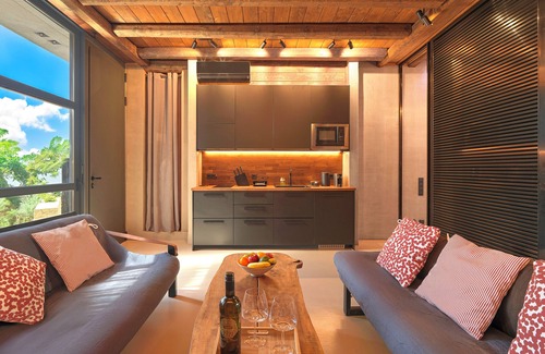 Piraeus House | Sea View Garden Suites