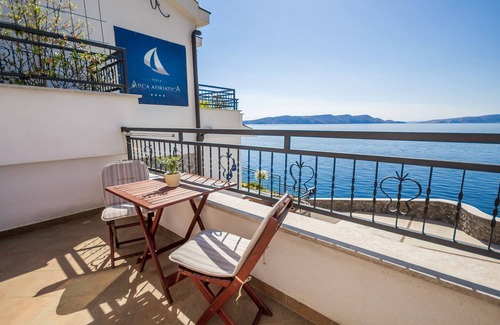 Sveti Juraj Condo | Sea view room Leut* Villa Arca Adriatica