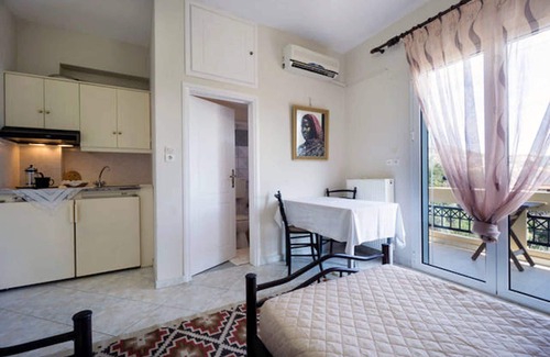 Souda Apartment | SEA VIEW STUDIO, NEXT TO THE BEACH, NATURE AND FARM AROUND, NEAR THE HIGHWAY