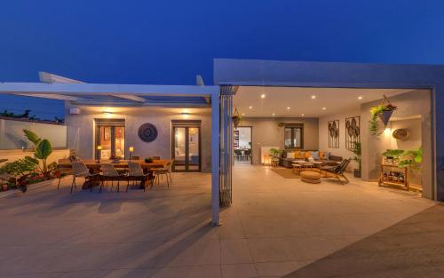 Karteros Villa | Sea view villa with private pool close to the beach