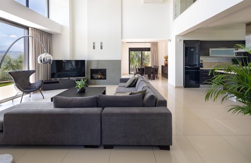 Chania Villa | Sea Views, Heated Pool, Near Beaches & Chania Town