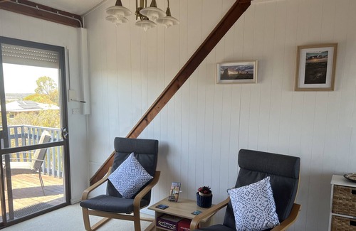 Preston Beach Apartment | Sea Vista Cottage- apartment