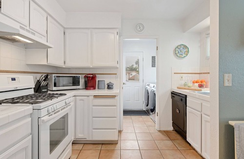The Funk Zone House | SEAbbatical by the Wharf, 2 BD, 2 BA Duplex, Walk to Beach