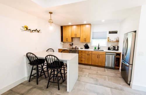 Bradenton House | SeaBreeze Place/new Luxury Spacious Guest House-2mins walk to Palma Sola Bay