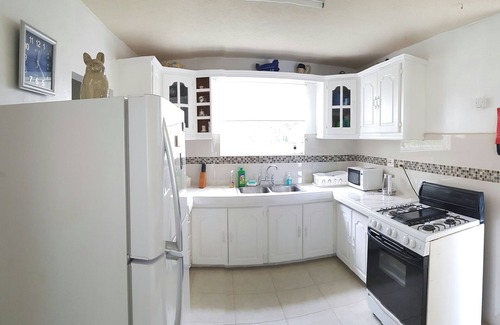 Green Garden Villa | Seabreeze Villa: Best rates. Charming, bright & spacious. Truly a home from home