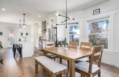 Upper Seabright House | Seabright Oasis - Sunny Deck, 15min walk to Beach & Harbor