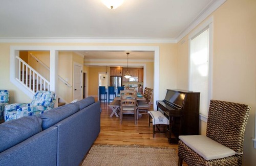 Seabrook House | Seabrook's Beach Mode, enjoy the jaw-dropping, oceanfront view!