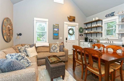 Seabrook House | Seabrook's Seastar Gazer: Dog Friendly, Hot Tub