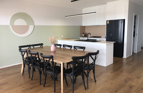 Normanville House | SeadaView - Luxury Views & Modern Comforts