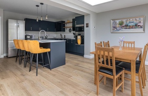 Seaford House | Seaford Retreat with Free Parking | By My Getaways