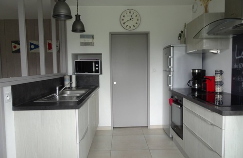 Cleder House | SEAFRONT, DIRECT ACCESS TO SANDY BEACH
