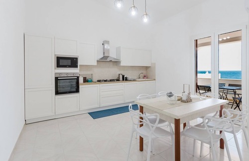 Granitola Torretta Apartment | Seafront Villa (Acquazzurra Sea Home)