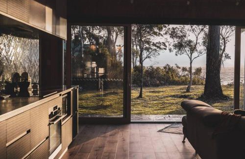 Alonnah House | Seagrass on Sunset Bay