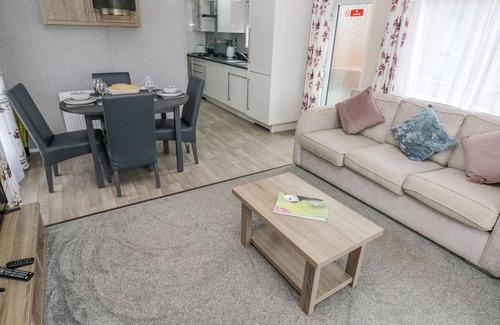 Hasguard Cross Cottage | SEAHORSE RETREAT, family friendly, with hot tub in Broad Haven