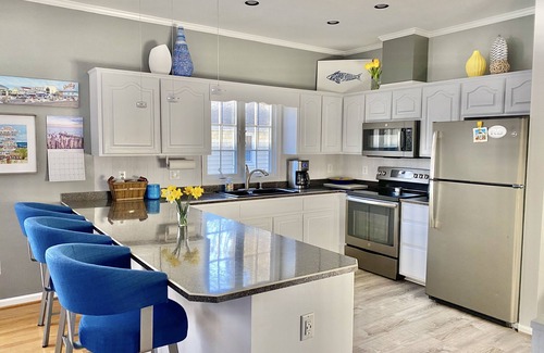 Country Club Estates House | SeaLaVie - In town, Outdoor Shower, WALK to Beach, 3 night stays available!