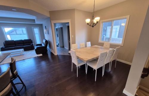 Griesbach House | Sean Comfy Home