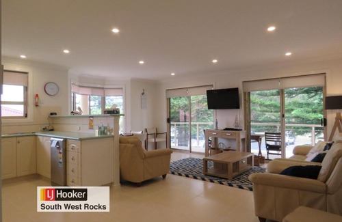 South West Rocks House | Seas The Day - Modern, Family Home with WI-FI