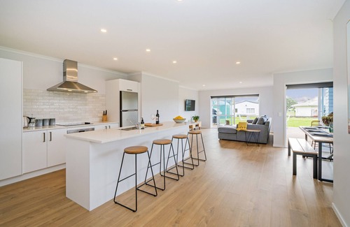 Cooks Beach Cottage | Seascape - Cooks Beach Holiday Home