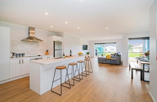 Cooks Beach House | Seascape - Cooks Beach Holiday Home