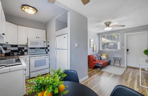 Poinciana Park Apartment | Seascape - Mins to Las Olas & Beach