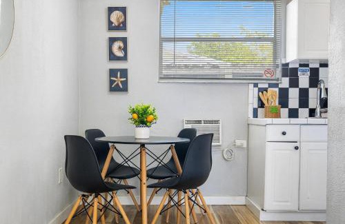 Poinciana Park Apartment | Seascape - Mins to Las Olas & Beach