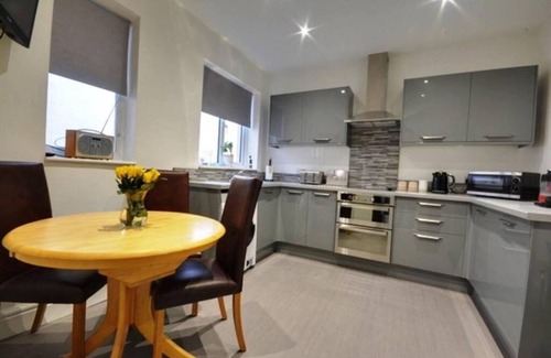 Southport Apartment | Seaside apartment sleeps 5 Birkdale Southport near to Golf Course & attractions