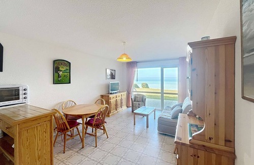 Jullouville Apartment | Seaside apartment with 2 bedrooms and parking