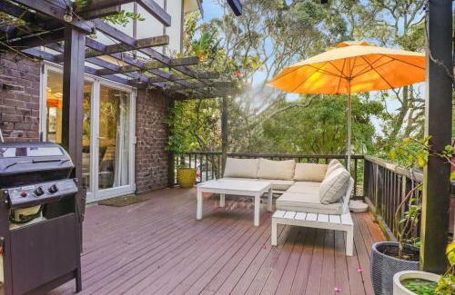 Torbay House | Seaside Bougainvillea Retreat close to Beaches