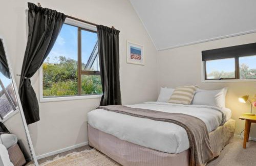 Torbay House | Seaside Bougainvillea Retreat close to Beaches