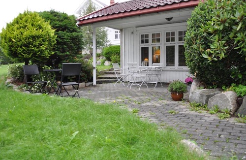 Tonsberg Apartment | Seaside Comfort with Terrace - Business and Leisure Friendly