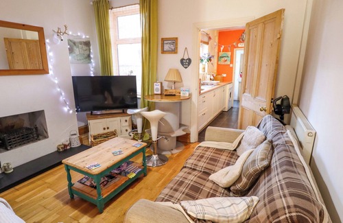 Cleethorpes Cottage | SEASIDE COTTAGE, pet friendly, country holiday cottage in Cleethorpes