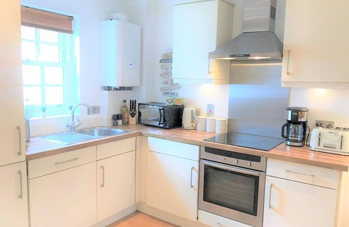 Worthing Cottage | Seaside Cottage with Parking in Central Worthing