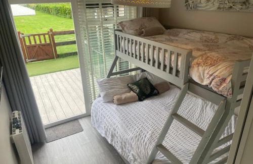 Deganwy House | Seaside Escape - Deganwy Beach Cottage - Sea Views & Golf Course Views