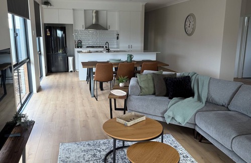 Singleton House | Seaside EscapenKick back and relax in this calm, stylish space.