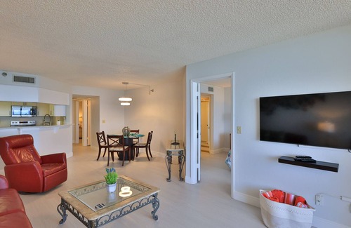 Daytona Beach Shores Condo | SEASIDE 'N' SUN Awesome Oceanfront 2/2 Condo, Large Balcony, Pool & Hot Tub