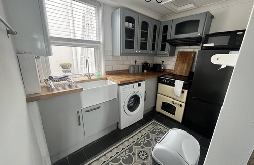 Southwick Apartment | Seaside Retreat in Shoreham with sauna & spa hire