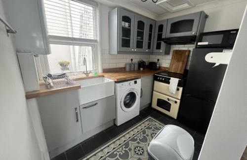 Southwick Apartment | Seaside Retreat in Shoreham with sauna & spa hire