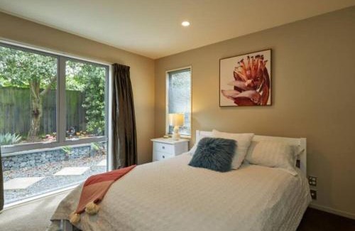 South Bay House | Seaside Serenity