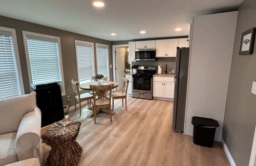 Seabrook Apartment | Seaside Shanty - Walk to Hampton & Seabrook Beach!
