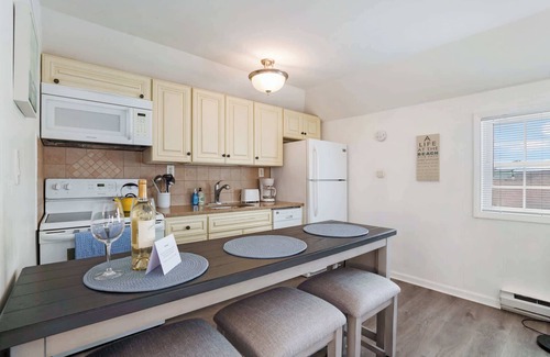Wading River House | Seaside Stay Steps to Beach, BBQ Grill