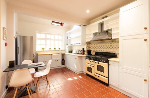 Frinton-on-Sea House | Seaside staycation, 5 mins from seafront, golf, celebrate or just relax !