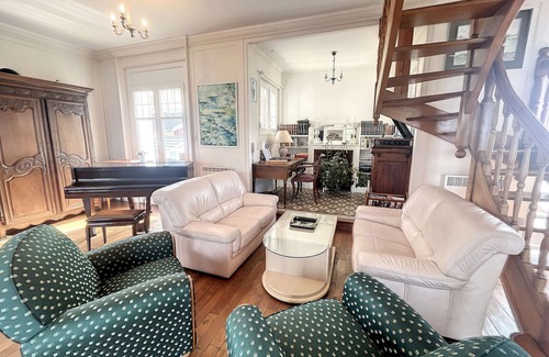 Jullouville-les-Pins Apartment | Seaside Townhouse in Jullouville with Direct Beach Access