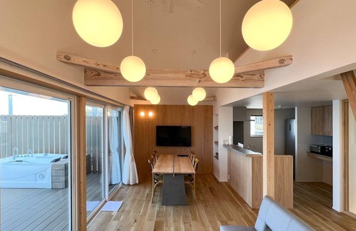Sanuki House | Seaside villa for rent with jacuzzi overlooking th/Sanuki Kagawa