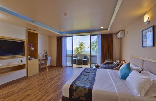 Thulusdhoo Island Hotel | Season Paradise