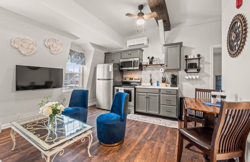 Wallingford Center Apartment | Seasons Hospitality offers all new 1Br with tons of charm