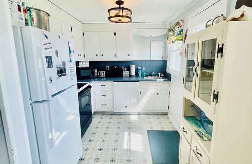 Old Saybrook House | SeaStar Beach HousenCLOSE WALK TO OCEAN Private Beach Access