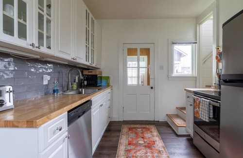 Ballard House | Seattle/Ballard Modern 2 bedroom home, close to all Seattle tourist attractions!